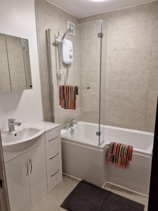 לונדון Newly Renovated Apartment! מראה חיצוני תמונה
