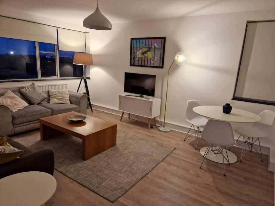 לונדון Newly Renovated Apartment! מראה חיצוני תמונה